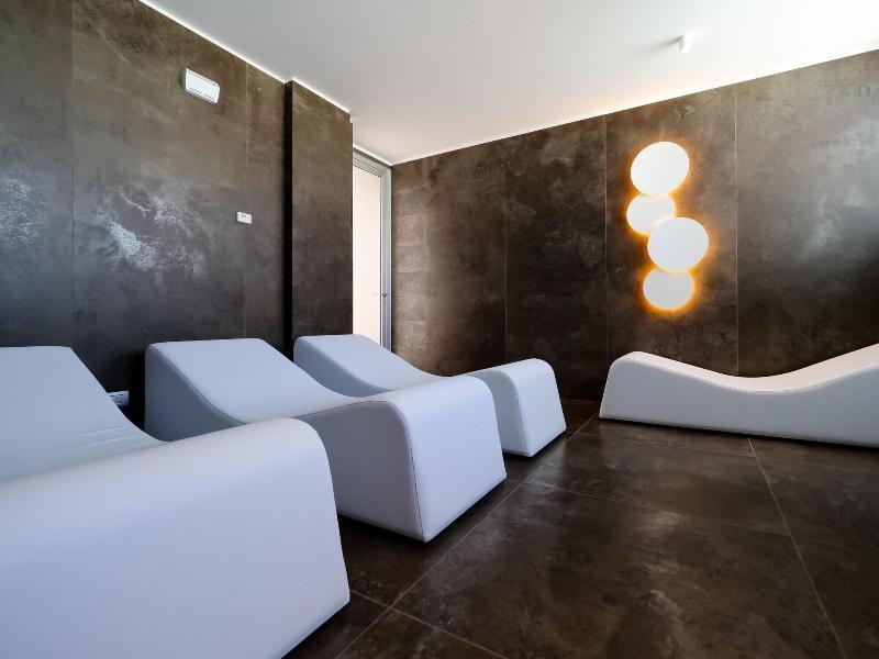 Dan Hotel Ричоне Екстериор снимка