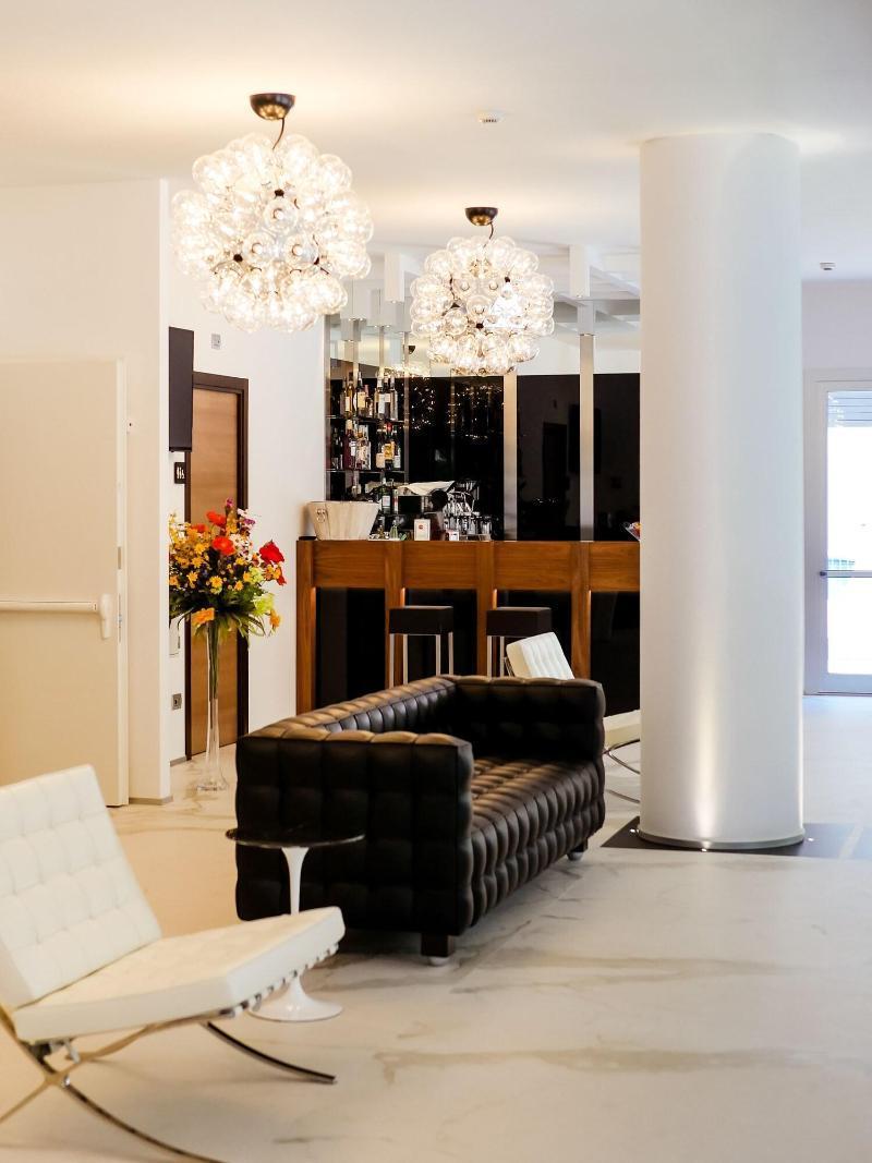 Dan Hotel Ричоне Екстериор снимка