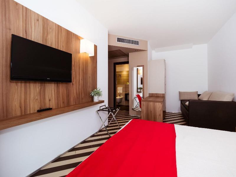 Dan Hotel Ричоне Екстериор снимка